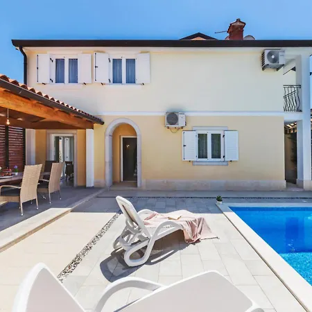 Holiday House Anna Tar-Vabriga