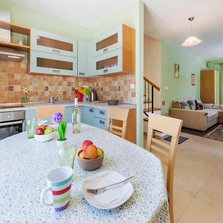 Holiday House Anna Semesterbostad Tar-Vabriga